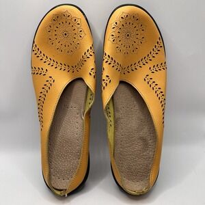 Comfy Yellow Leather perforated slip-on‎ sandals Women's Size 40 US9